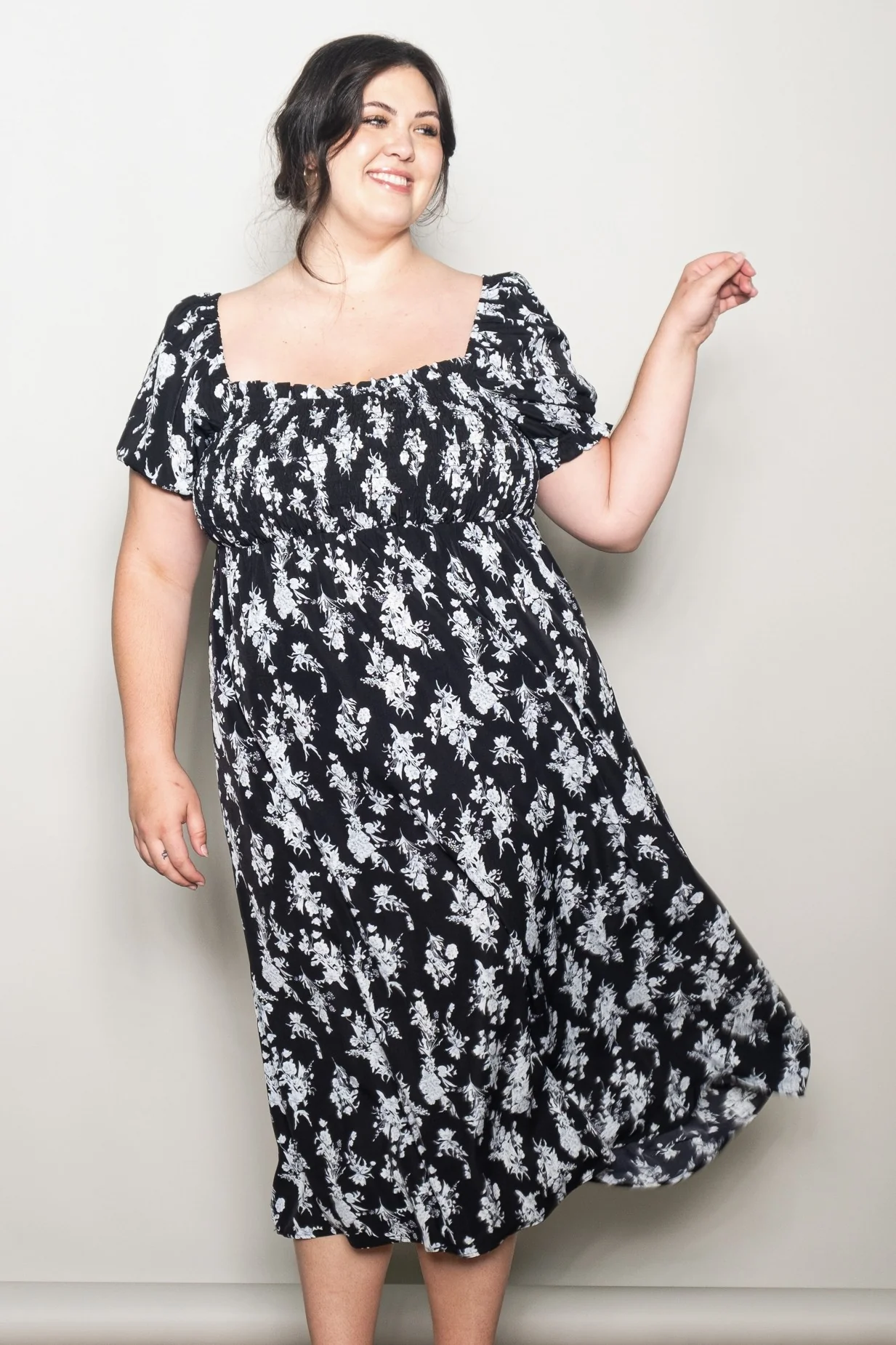 Black Floral Smocked Sweetheart Neckline Plus Midi Dress - Image 2