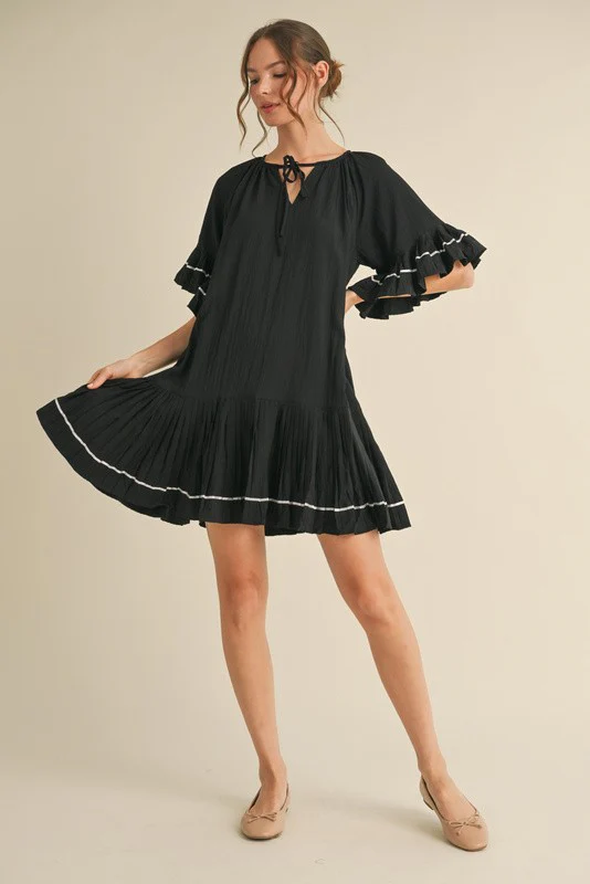 Black Solid Short Sleeve Pocketed Dress - Image 4