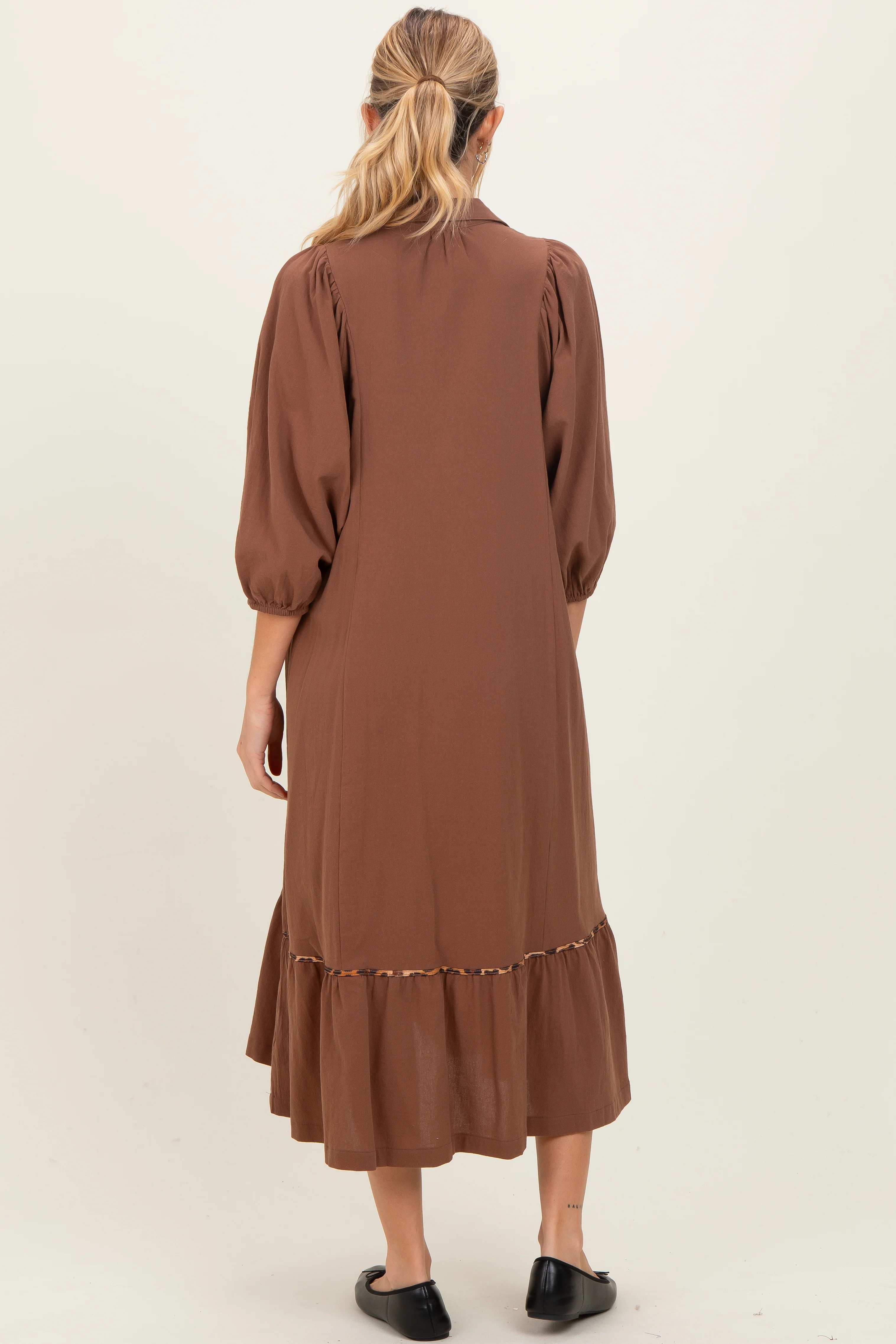 Brown V-Neck Contrast Trim 3/4 Sleeve Maternity Midi Dress - Image 4