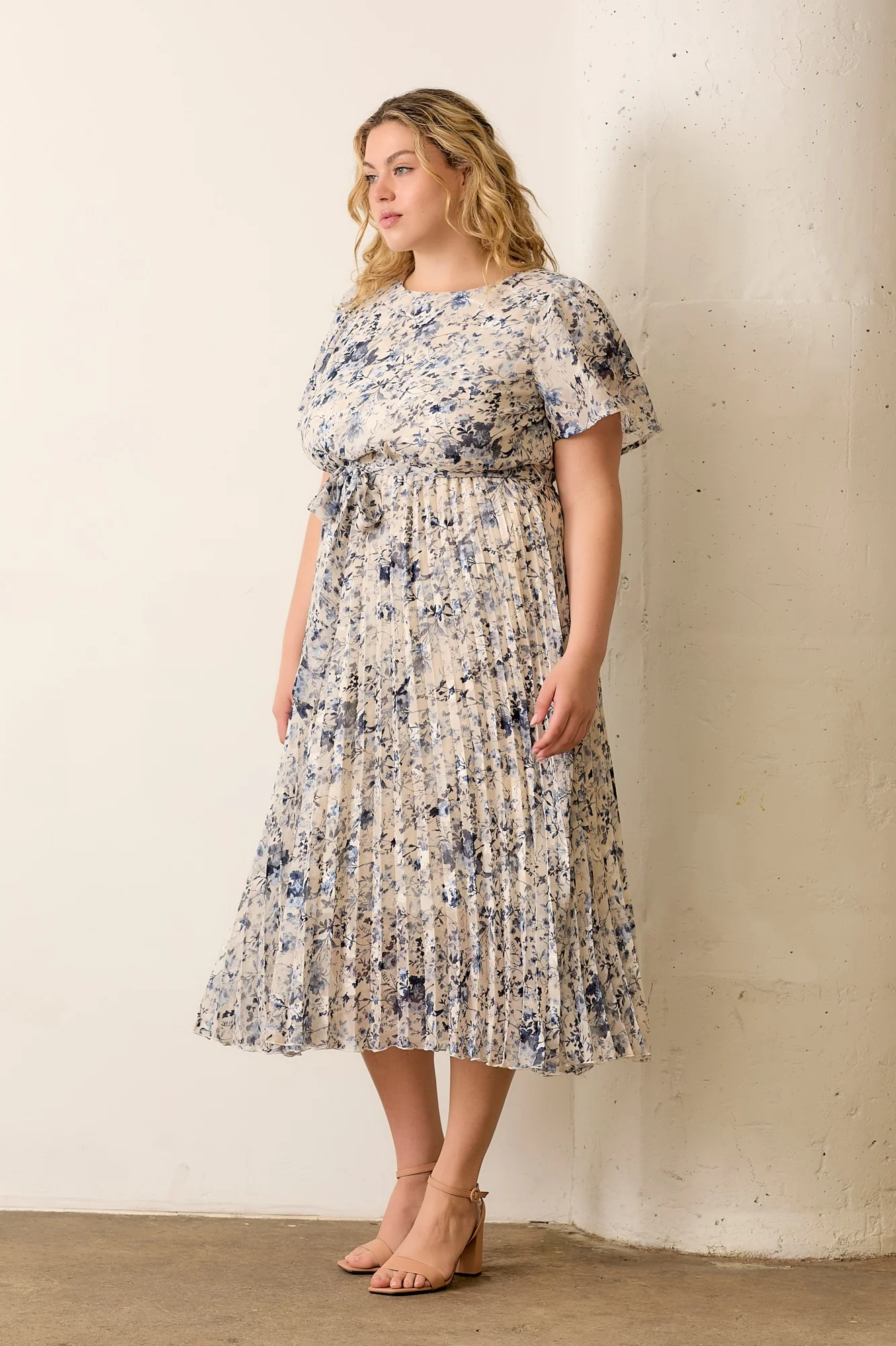 Cream Floral Pleated Plus Midi Dress - Image 2