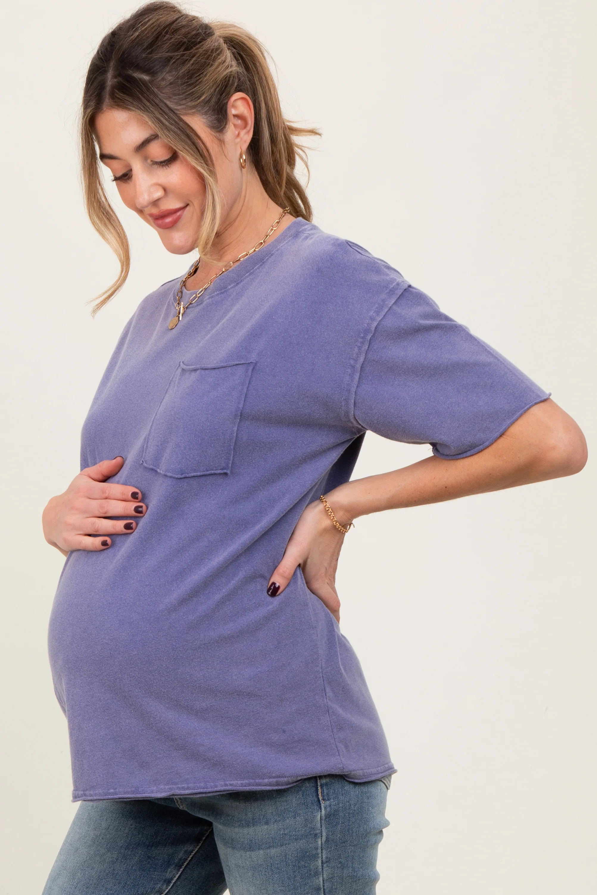 Lavender Short Sleeve Front Pocket Tunic Maternity Top - Image 3