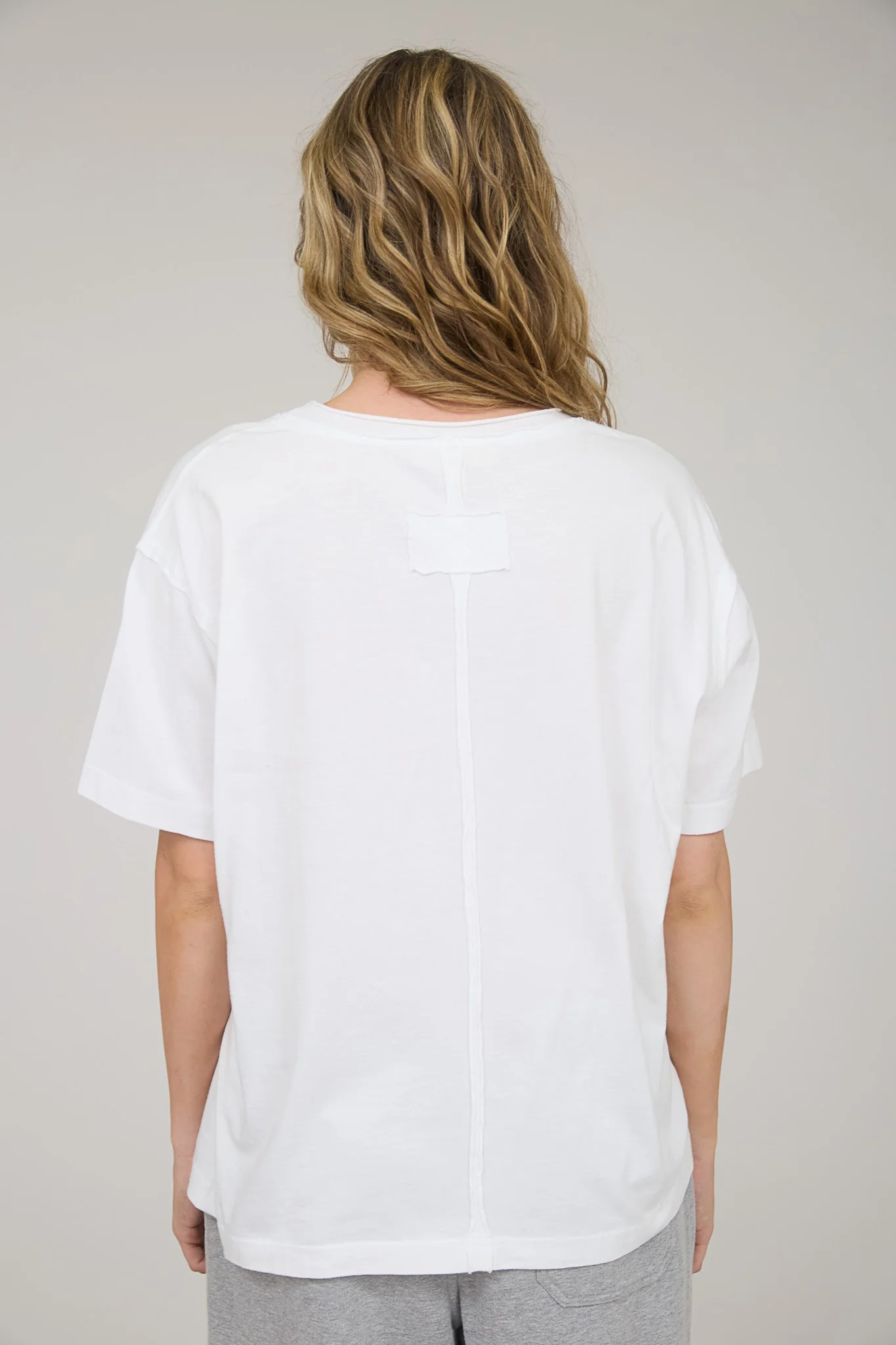White Raw Edge V-Neck Short Sleeve T-Shirt - Image 4